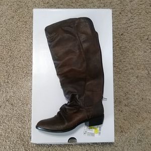 Tall brown boots...size 6.